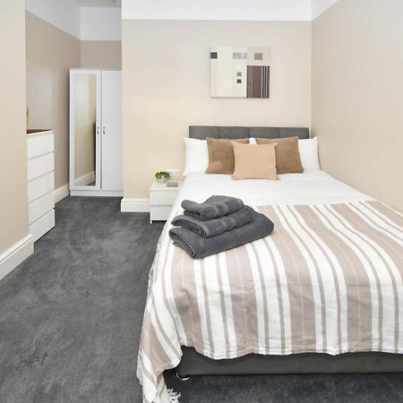 Find A Spacious And Stylish Escape In The City Centre At Sturgess House, Perfect For Longer Stays! Stoke-on-Trent Exteriör bild