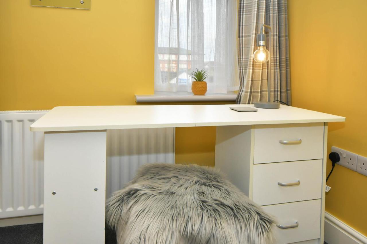 Find A Spacious And Stylish Escape In The City Centre At Sturgess House, Perfect For Longer Stays! Stoke-on-Trent Exteriör bild