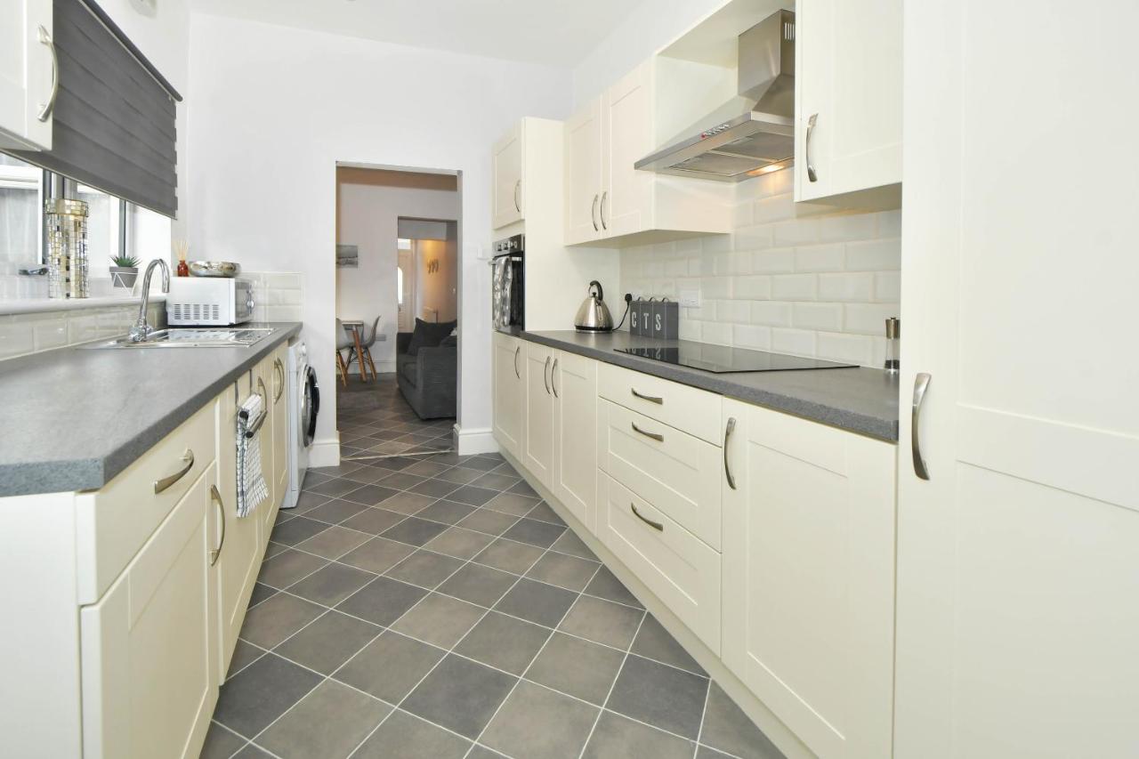 Find A Spacious And Stylish Escape In The City Centre At Sturgess House, Perfect For Longer Stays! Stoke-on-Trent Exteriör bild