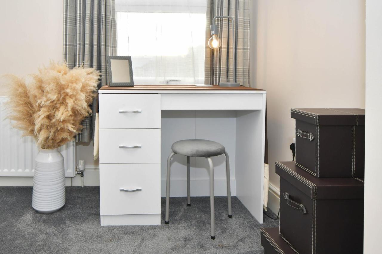 Find A Spacious And Stylish Escape In The City Centre At Sturgess House, Perfect For Longer Stays! Stoke-on-Trent Exteriör bild